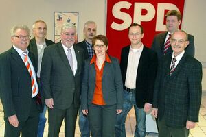 Tanja Machalet (mitte) mit Joachim Mertes, Harald Schweitzer und anderen